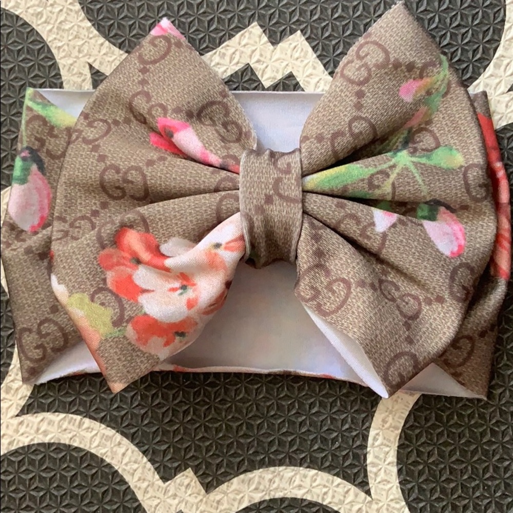 Gucci headband with flowers Stretchy